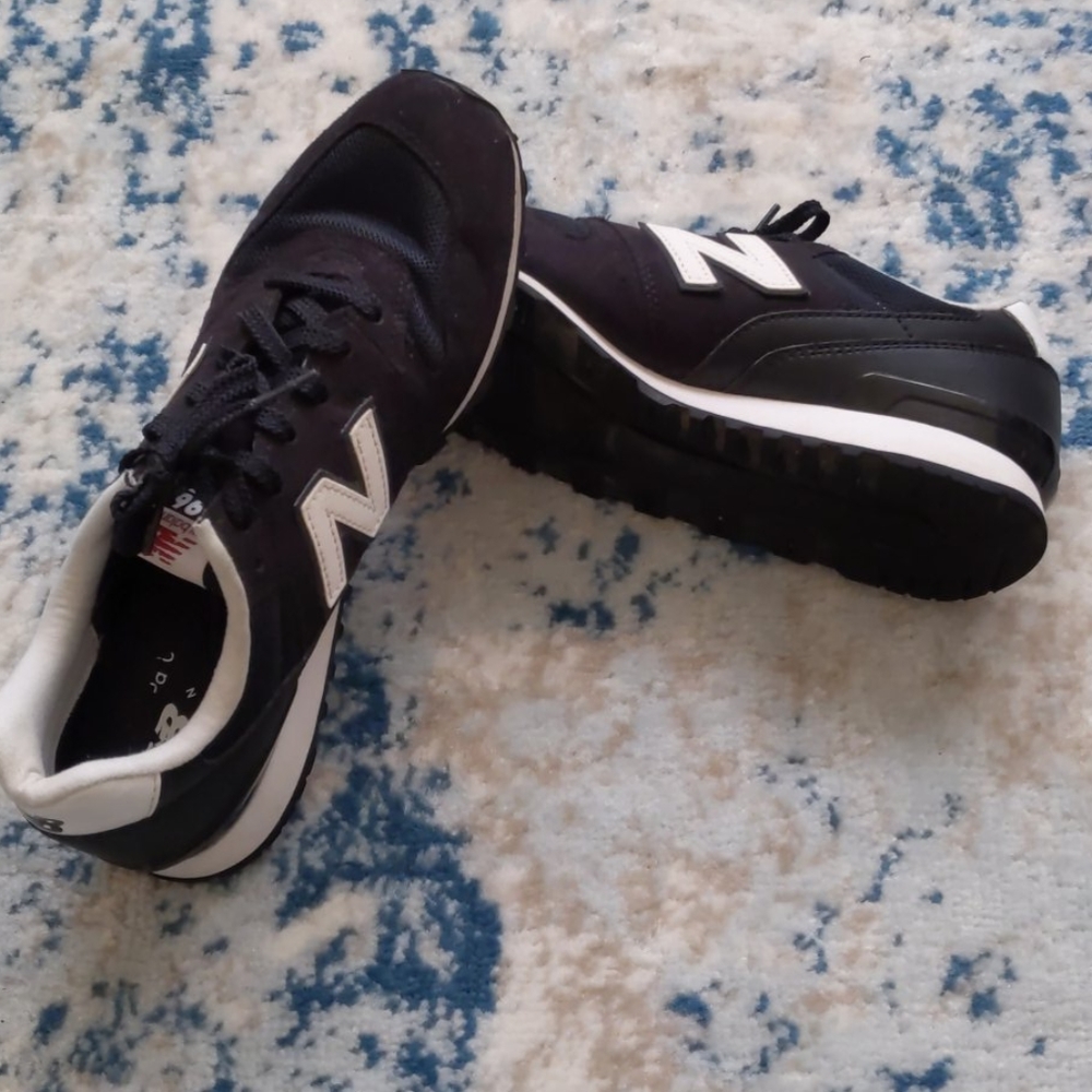 New Balance 696